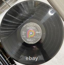 ELVIS' RARE CHRISTMAS LP WITH ERROR, Cover Says Stereo, LP Says MonoBEST OFFER