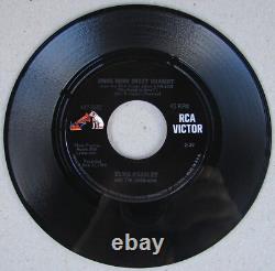 Elvis Presley Milky White Way / Swing Down Sweet Chariot Rare 45rpm with Sleeve