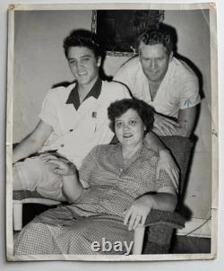 RARE 1957 ELVIS PRESLEY FAMILY PHOTO Gladys Vernon Memphis Original Camera Press