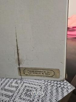 RARE 1977 Sincerely Elvis Presley McCormick Gold Decanter Music Box 16 (A242)