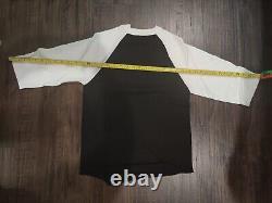 Vintage Elvis Presley Long Sleeve Shirt Size M Dual Tone Rare Hologram Sticker